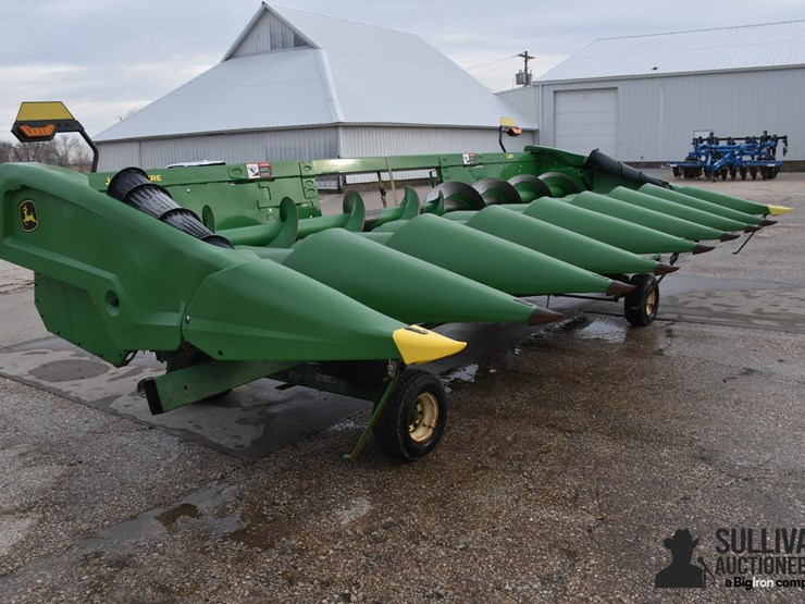 2024-john-deere-c8r-image-3