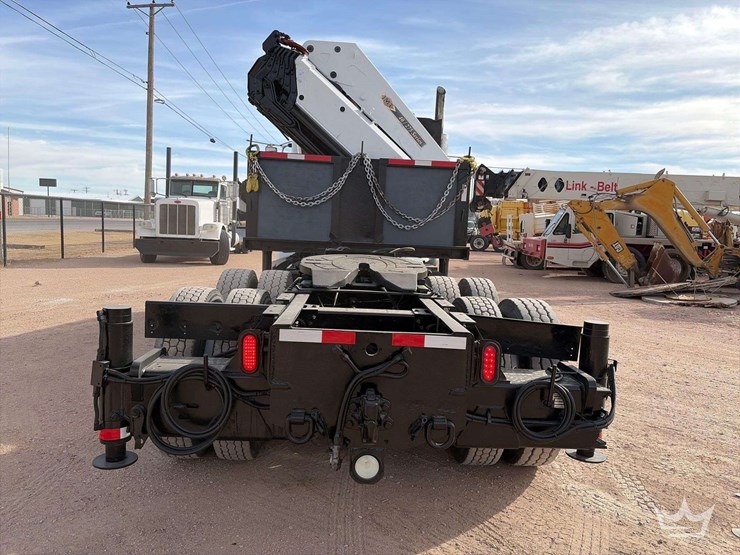 2013-peterbilt-365-image-27