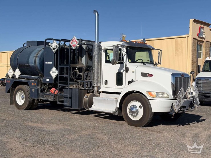 2016-peterbilt-337-image-2