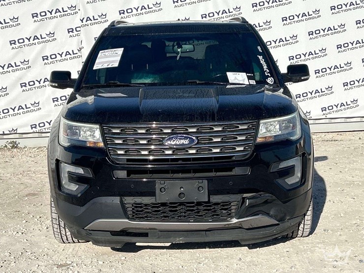 2016-ford-explorer-image-25