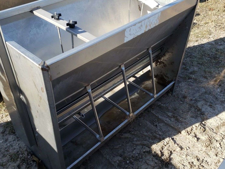 8-hole-stainless-steel-hog-feeder-with-water-pipe-image-2