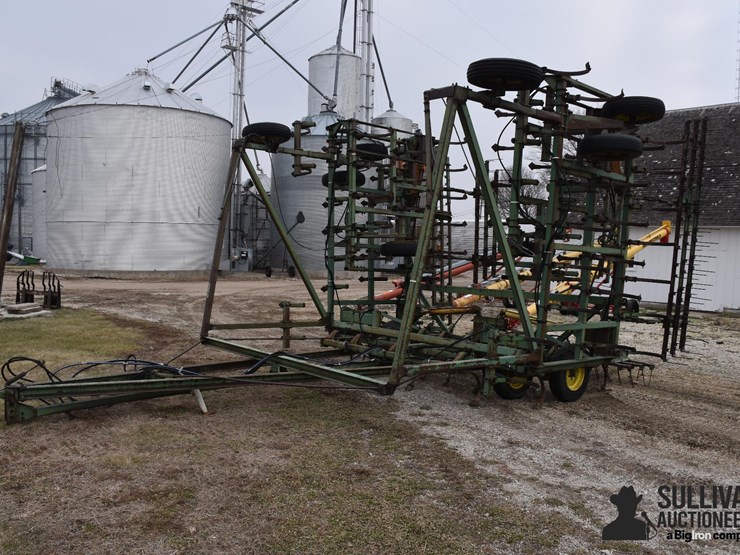 john-deere-1050-image-1