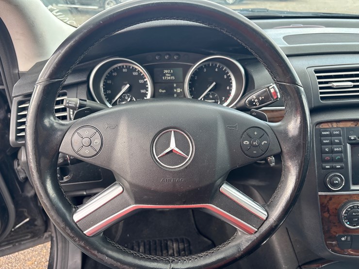 #30147-•-2011-mercedes-benz-r350-image-11