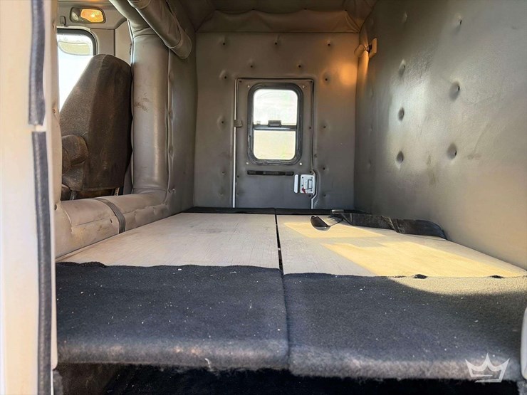 2013-kenworth-t800-image-26