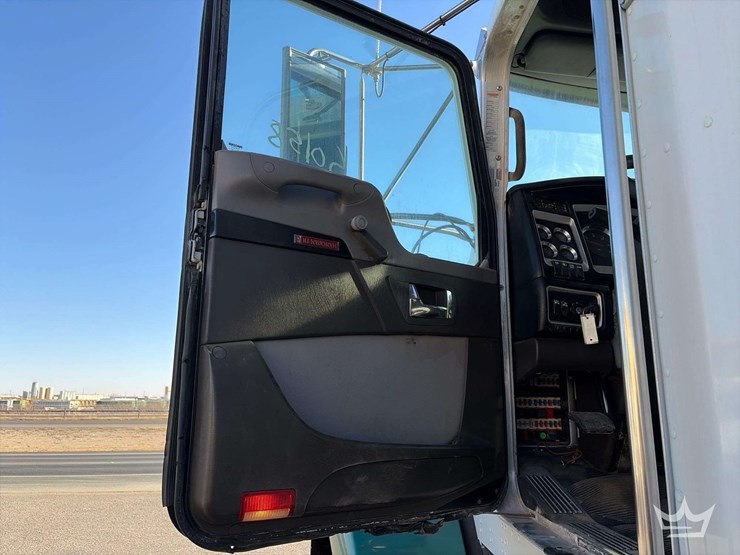 2013-kenworth-t800-image-12