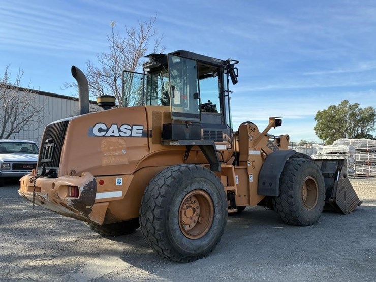 case-7210-wheel-loader-image-3
