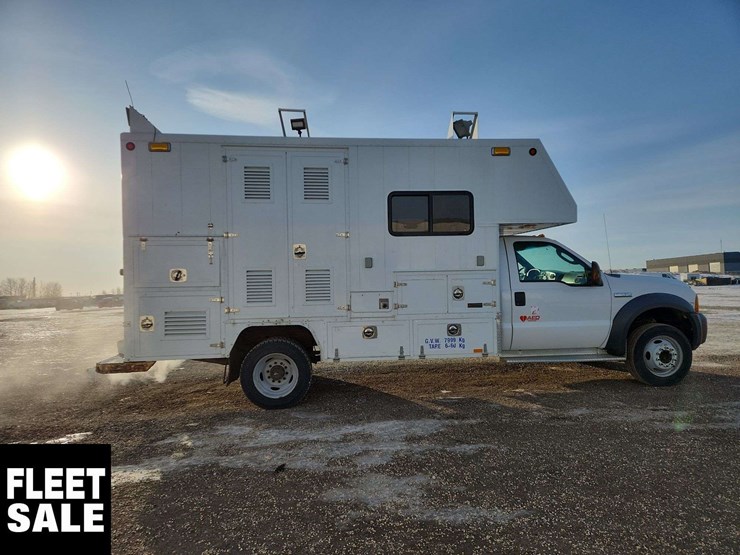 2005-ford-f550-image-8