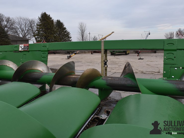 2024-john-deere-c8r-image-17