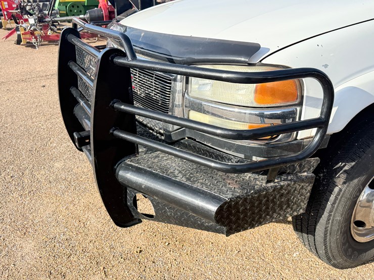 2006-gmc-3500-image-15