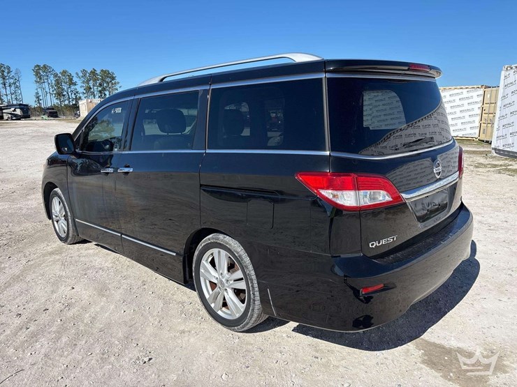 2015-nissan-quest-image-4