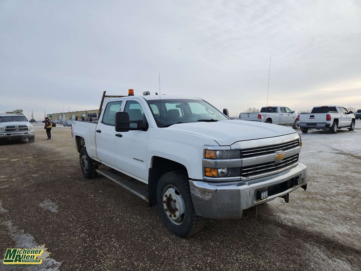 2015-chevrolet-silverado-2500hd-image-2