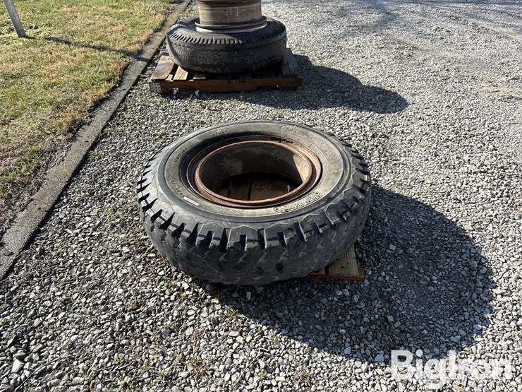 trans-cross-bar-9.00-20-truck-tire-&-rim-image-4