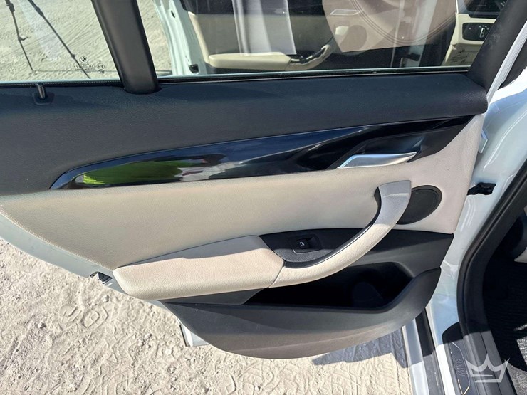 2018-bmw-x1-28i-suv-image-19