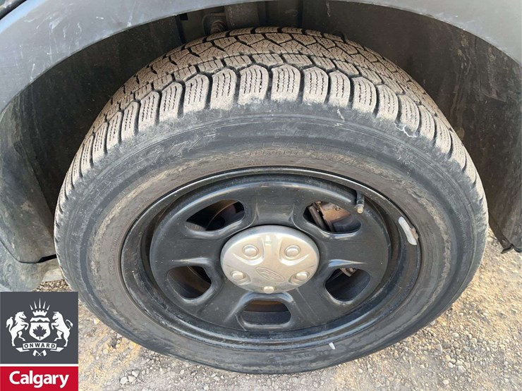 2019-ford-explorer-image-13