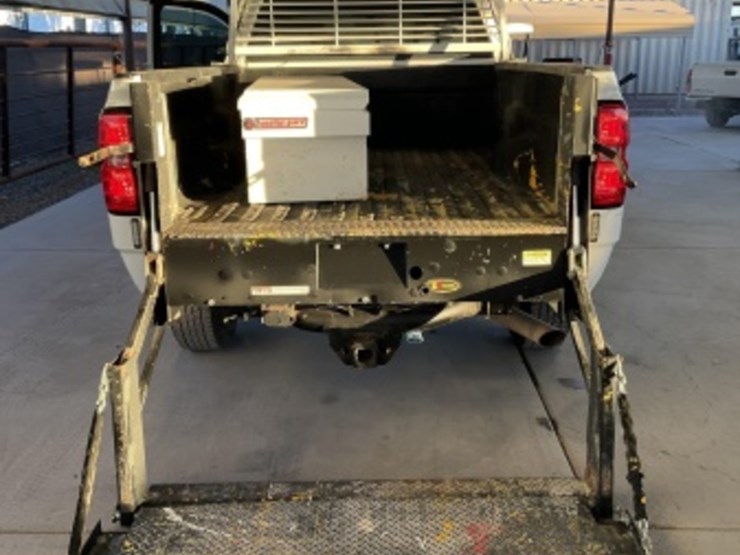 2015-chevrolet-silverado-2500-image-10