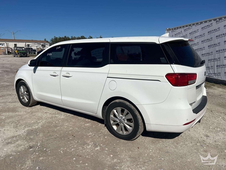 2015-kia-sedona-image-4