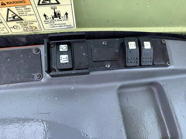 2015-jlg-g5-18a-image-30