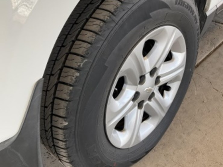 2017-chevrolet-traverse-ls-image-8