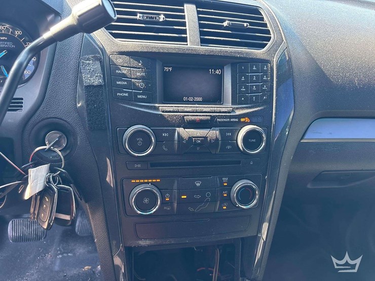 2016-ford-explorer-image-15