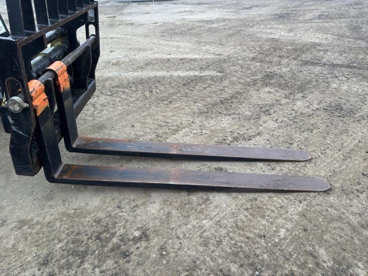 2015-jlg-g5-18a-image-10