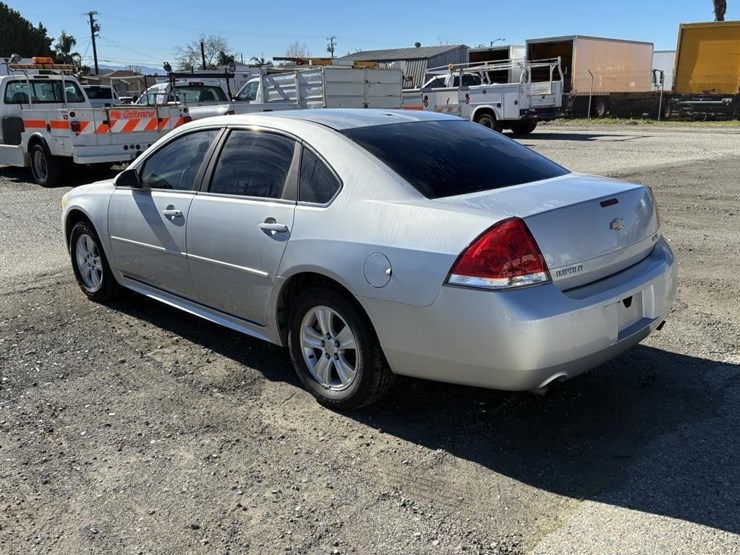 2013-chevrolet-impala-sedan-image-4