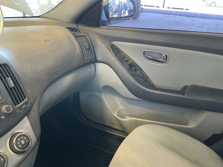 2010-hyundai-elantra-sdn-image-18