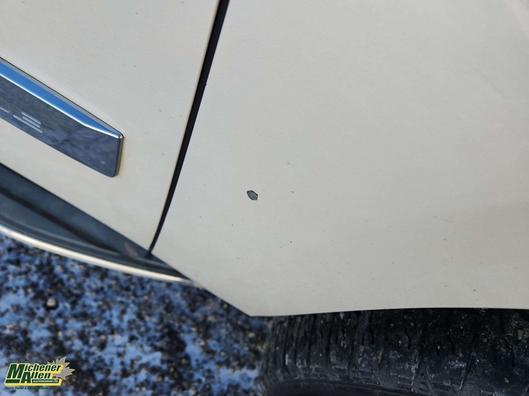 2015-cadillac-escalade-image-31