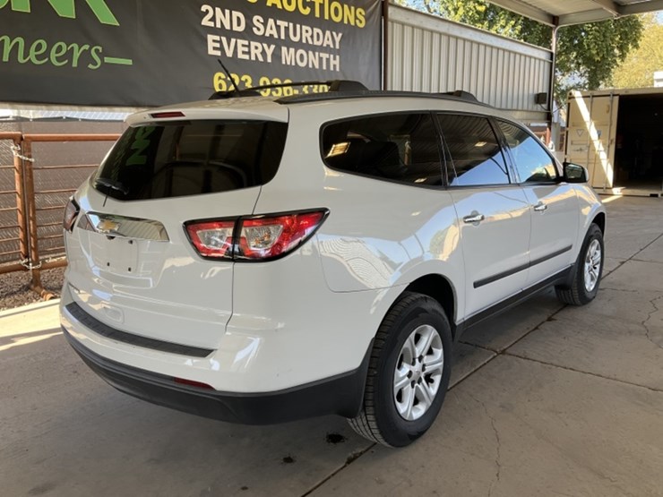 2017-chevrolet-traverse-ls-image-7