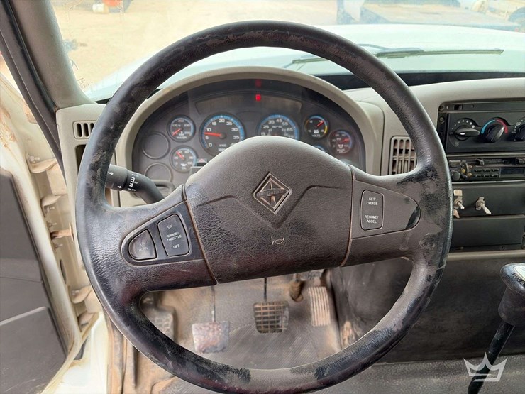 2009-international-7300-image-16