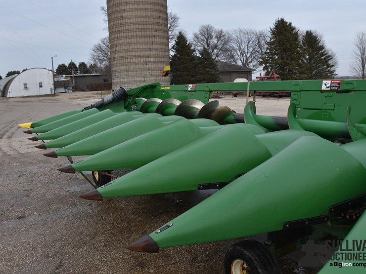 2024-john-deere-c8r-image-10