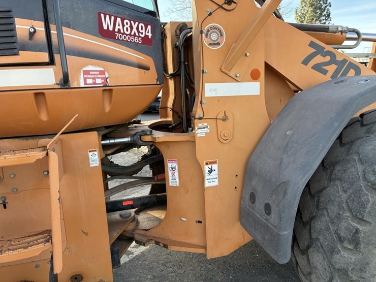 case-7210-wheel-loader-image-15