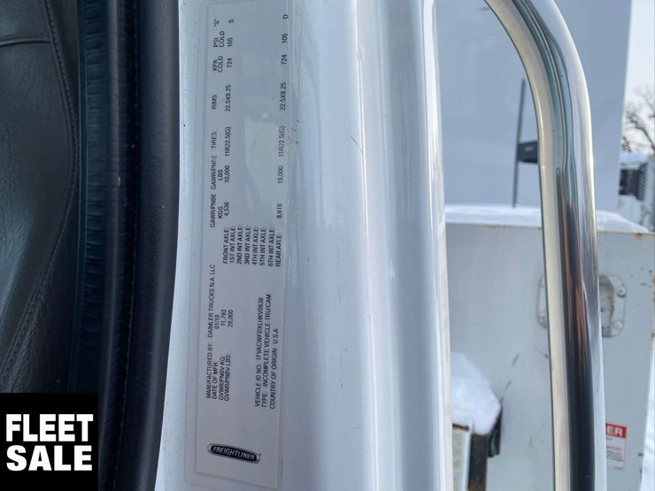 2020-freightliner-m2-106-image-27