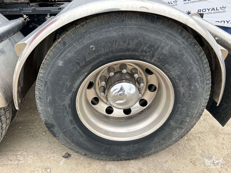 2007-freightliner-columbia-120-image-27