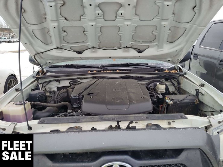 2015-toyota-tacoma-image-21