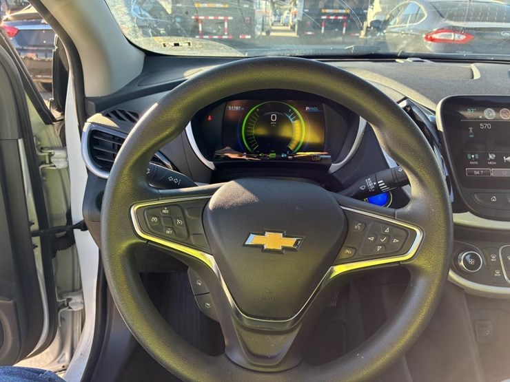 2018-chevrolet-volt-sedan-image-14