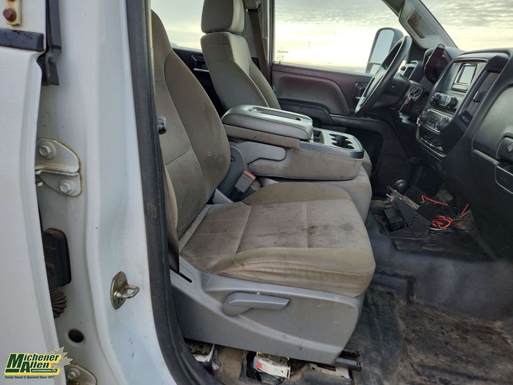 2015-chevrolet-silverado-2500hd-image-18