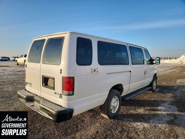 2014-ford-cargo-image-4