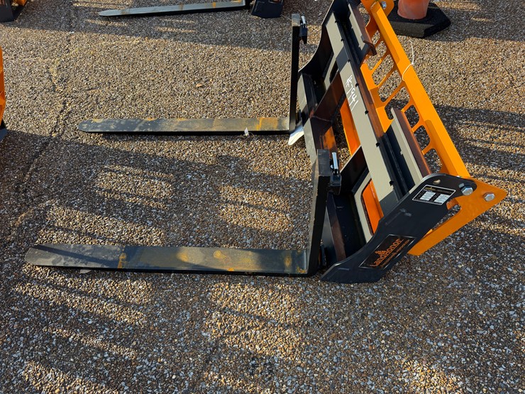 #7941-•-skid-steer-pallet-forks-image-3