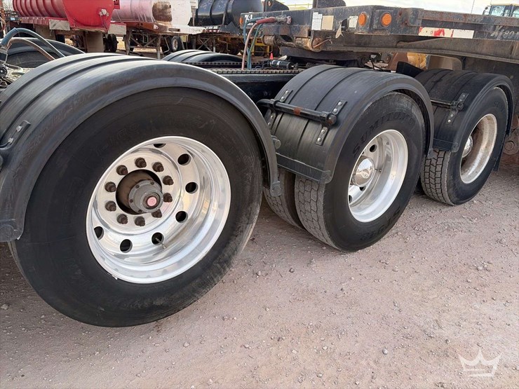 2011-kenworth-w900-image-29