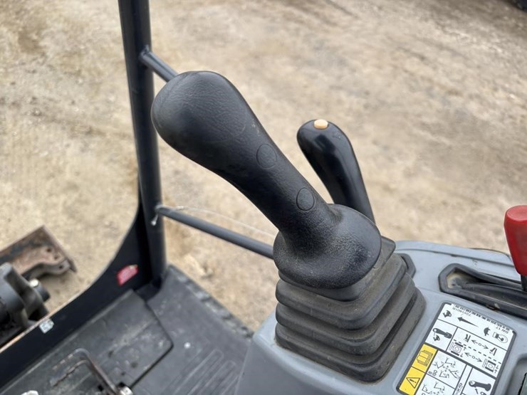 2021-bobcat-e20-image-30