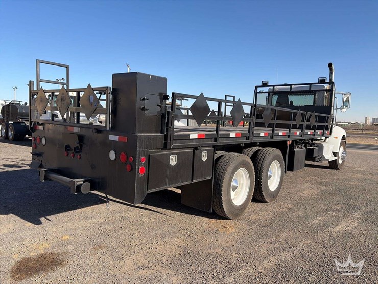 2015-peterbilt-348-image-3