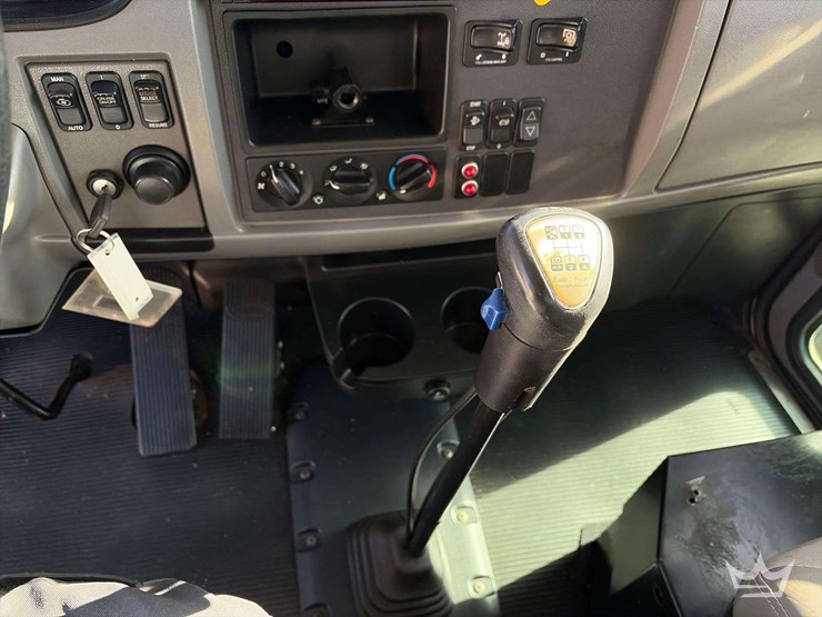 2016-peterbilt-337-image-19