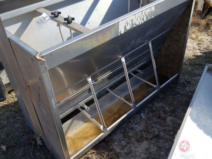 8-hole-stainless-steel-hog-feeder-with-water-pipe-image-3