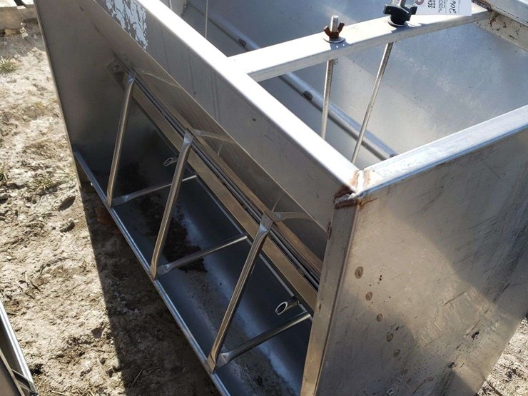 8-hole-stainless-steel-hog-feeder-with-water-pipe-image-3