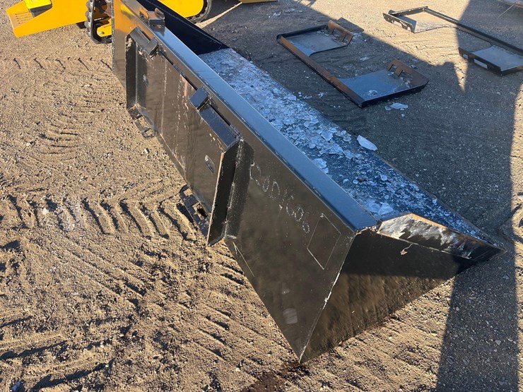 skid-steer-bucket-image-1