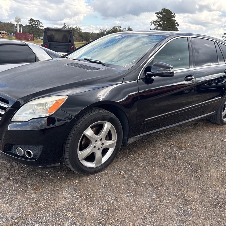#30147 • 2011 MERCEDES BENZ R350