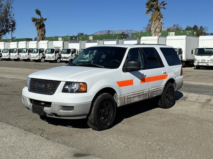 2003-ford-expedition-xlt-image-1