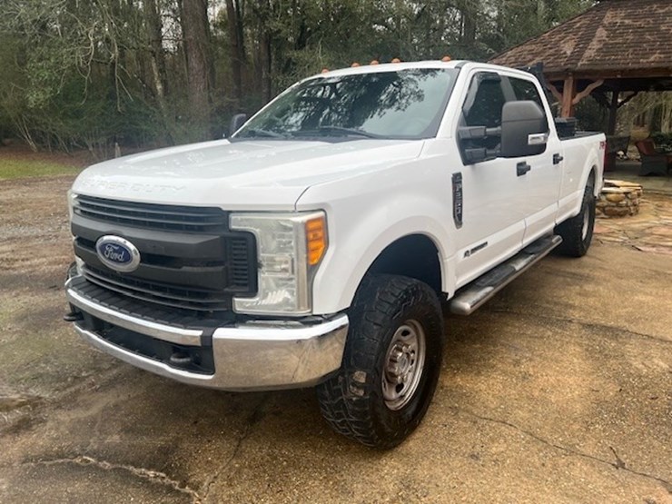 2017-ford-f250-xl-image-1