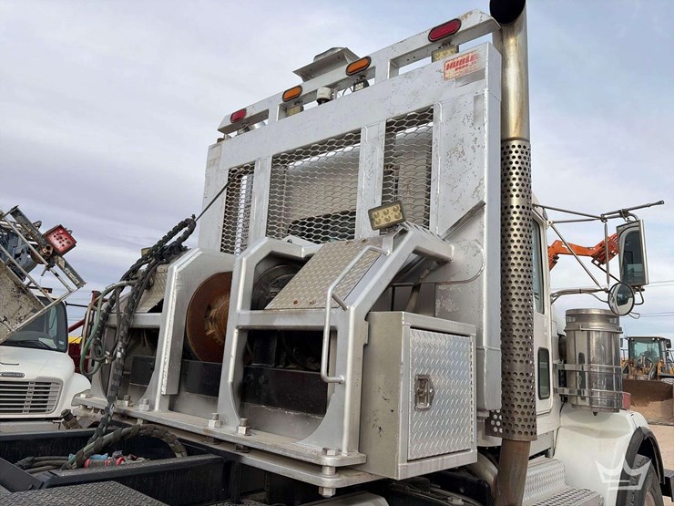 2014-kenworth-t800-image-28