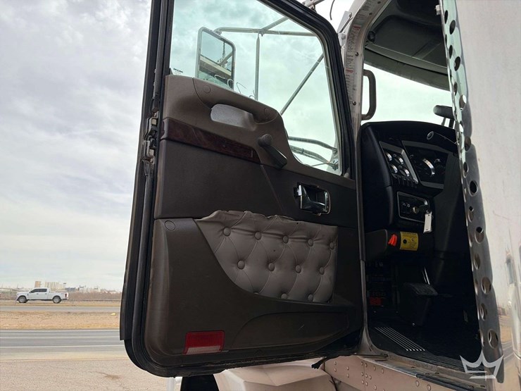 2012-kenworth-t800-image-14